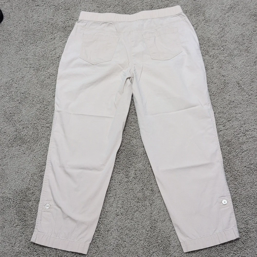 Chicos Pull On Khaki Straight Leg‎ Ankle Or Cropped Pants Size 1(8) Lightweight